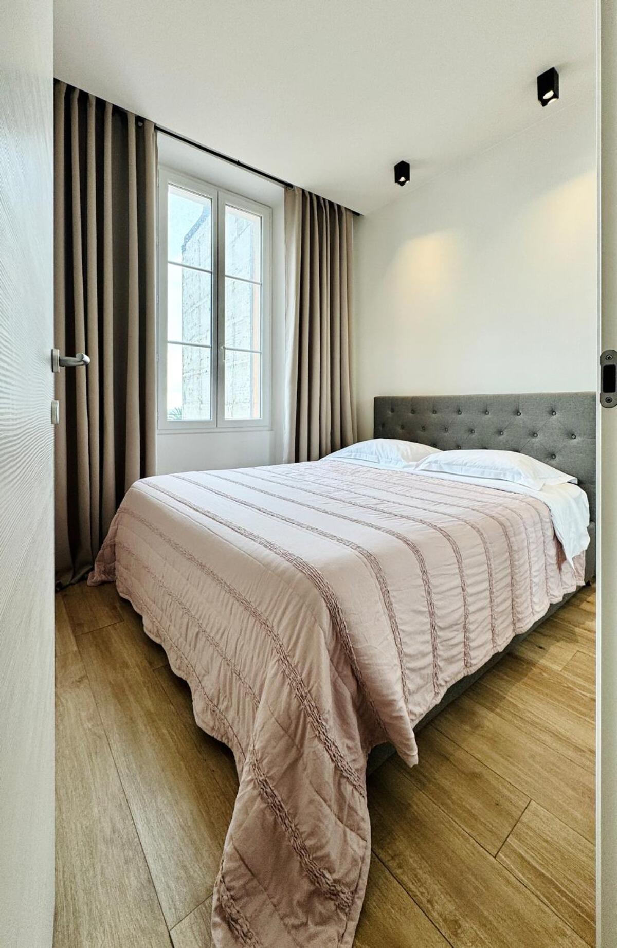 Cozy Croisette Retreat *